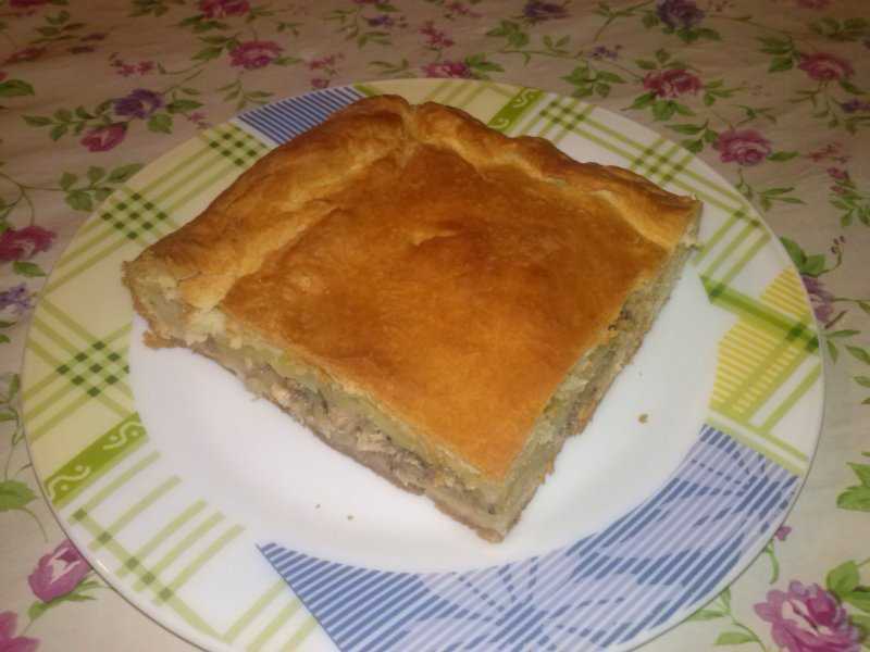 Салат с рыбными консервами и рисом