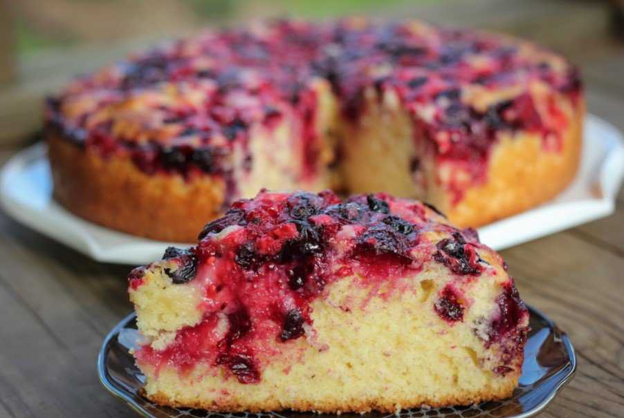 Простой пирог с ягодами рецепт с фото пошагово и видео - 1000.menu
