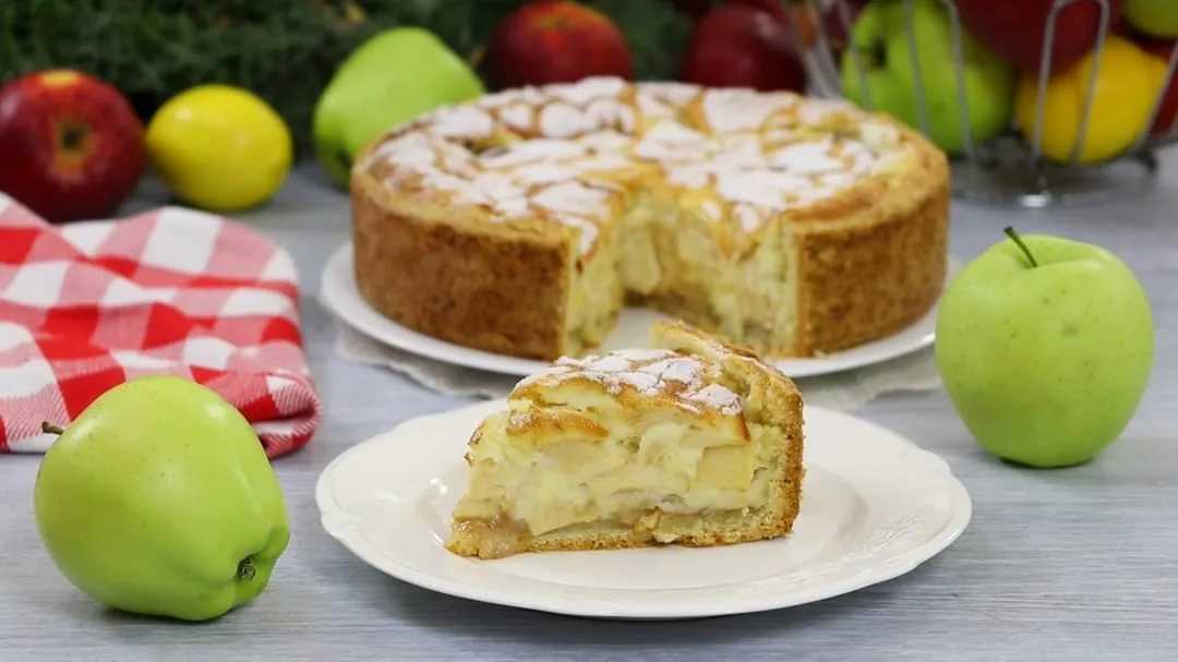 Заливной пирог с яблоками — 7 рецептов