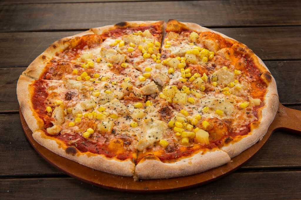 Пицца с кукурузой рецепт с фото пошагово и видео - 1000.menu