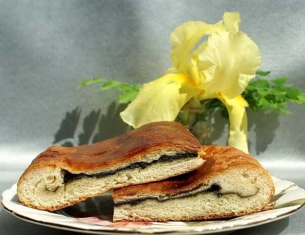 Пирог со щавелем - 8 рецептов в духовке с пошаговыми фото
