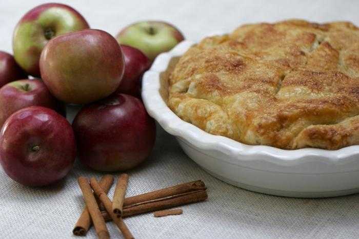 Вкусный пирог с яблоками и штрейзелем
