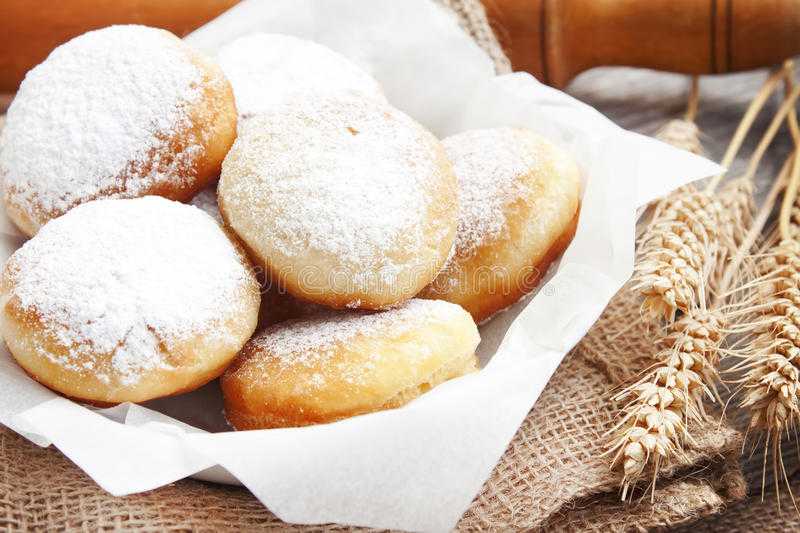 Булочки с сахаром из дрожжевого теста: 7 рецептов и как завернуть сахарные булочки красиво