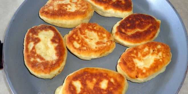 Пирожки на кефире жареные на сковороде – 8 быстрых и вкусных рецептов с фото пошагово