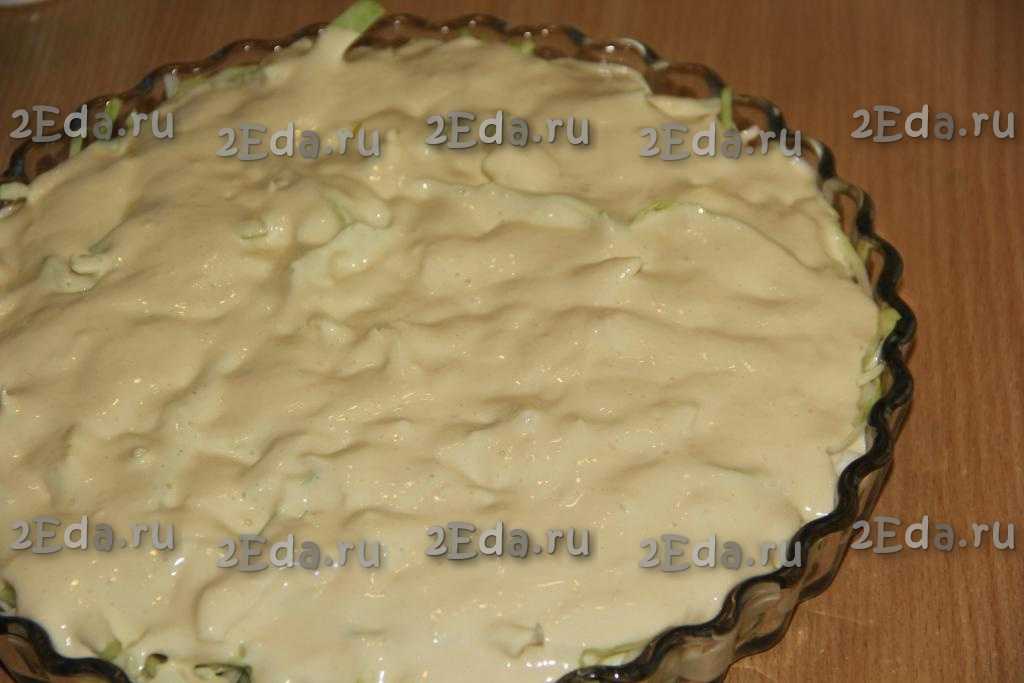 Заливной пирог с луком и яйцом – 5 быстрых и вкусных рецептов