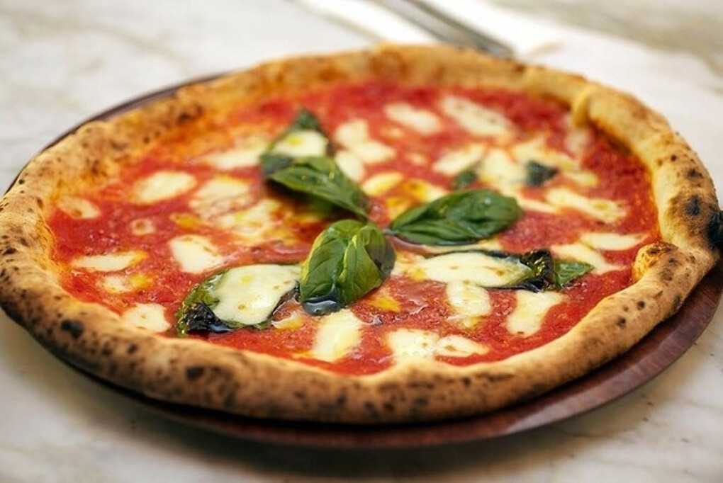 Настоящая тонкая итальянская пицца