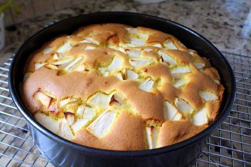 Пирог с яблоками – 12 избранных рецептов яблочного пирога