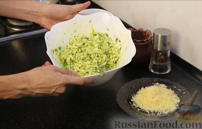 Сочный пирог с капустой, яйцами и зеленью рецепт с фото пошагово и видео - 1000.menu
