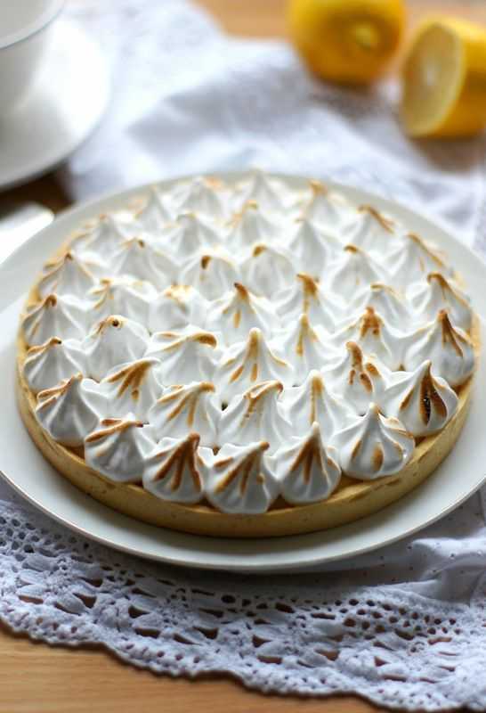 Французский тарт – открытый пирог с лимонной начинкой и меренгой