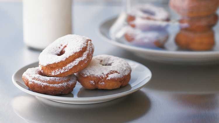 Пышные пончики на дрожжах — простые вкусные рецепты
