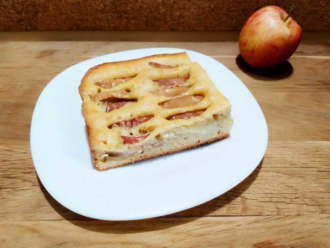 Шарлотка с яблоками, рецепт приготовления в духовке