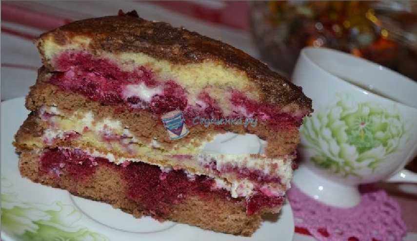 Бисквитный торт с творожным кремом