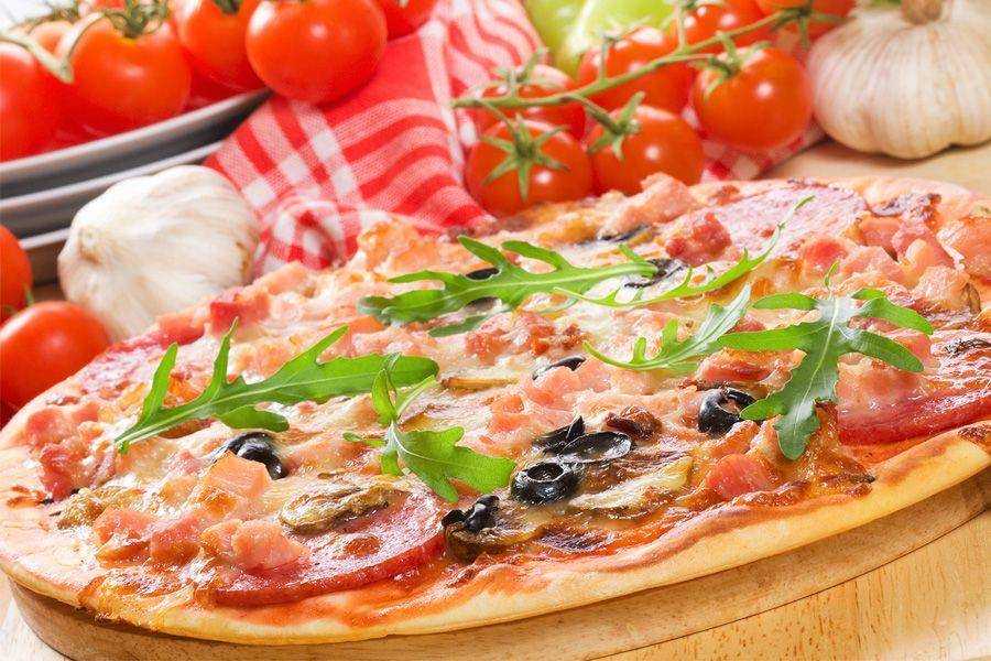 Пицца с колбасой и сыром – 5 пошаговых рецептов приготовления теста для пиццы и начинки