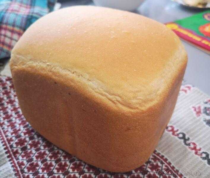 Хлеб молочный рецепт. Молочный хлеб в хлебопечке. Молочный хлеб в хлебопечке редмонд. Белый хлеб молочный. Хлебушек молочный.