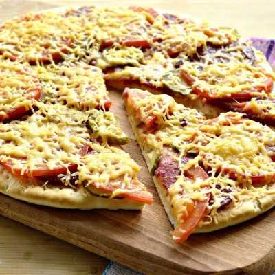 Ленивая пицца с копченой колбасой и маринованными огурцами рецепт с фото пошагово - 1000.menu