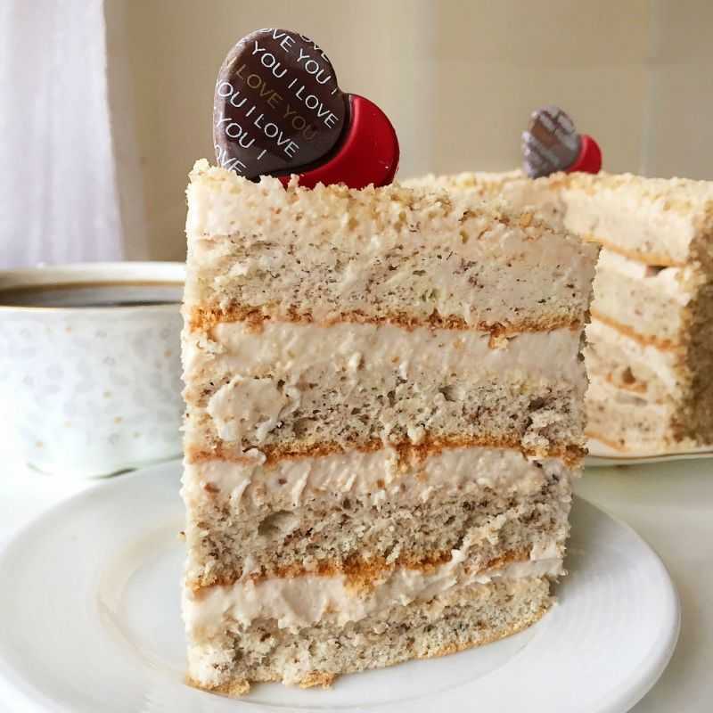 Бисквитный торт с грецкими орехами и сгущенкой - рецепт с фото | cookjournal.ru