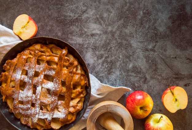 Как приготовить вкусный яблочный пирог в духовке из пресного теста в домашних условиях: рецепт с фото