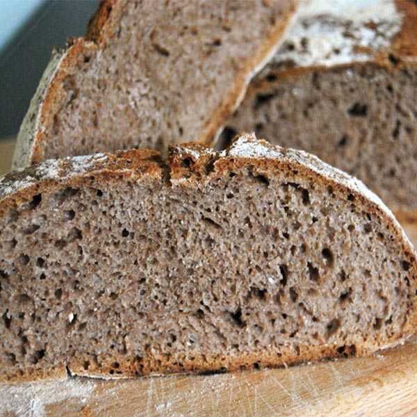 Цельнозерновой хлеб на закваске в духовке. Цельнозерновой хлеб. Хлеб грубого помола. Хлеб из цельнозерновой муки. Хлеб цельнозерновой сорта.