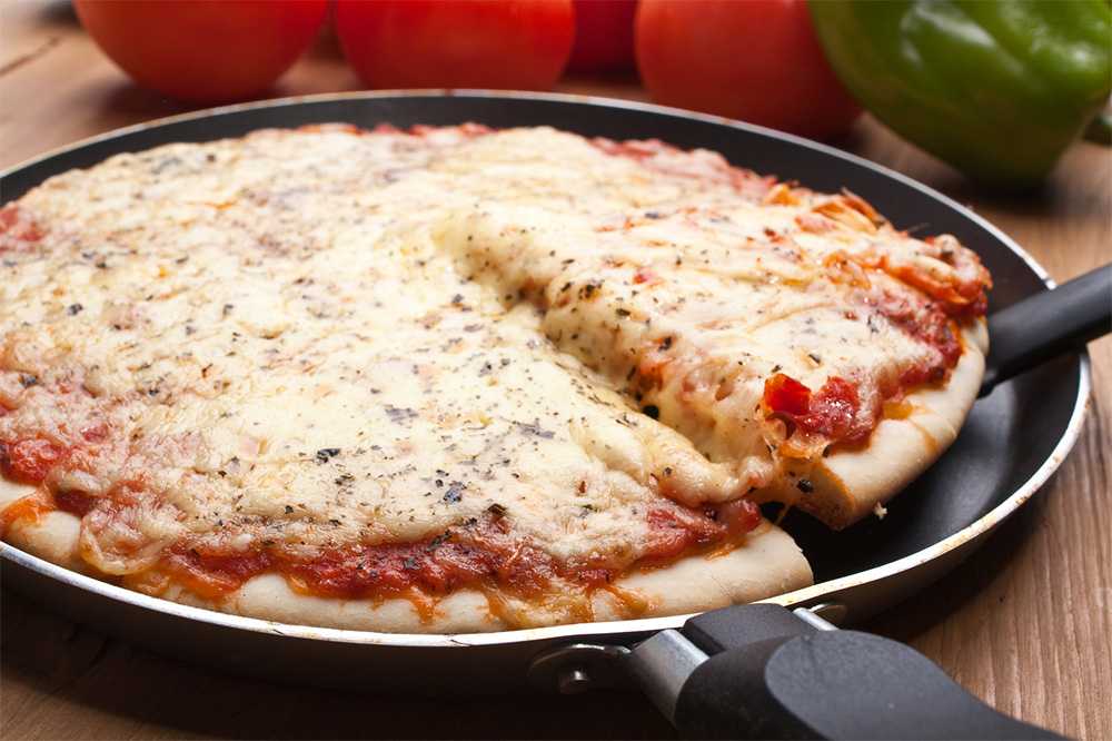 Готовим пиццу с фаршем «болоньезе»: сытно, сочно и мегасырно