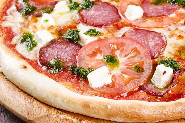 Пицца с салями и сыром рецепт с фото пошагово - 1000.menu