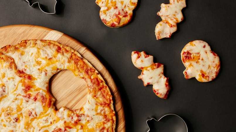 Как сделать пиццу из слоеного теста в духовке по пошаговому рецепту с фото
