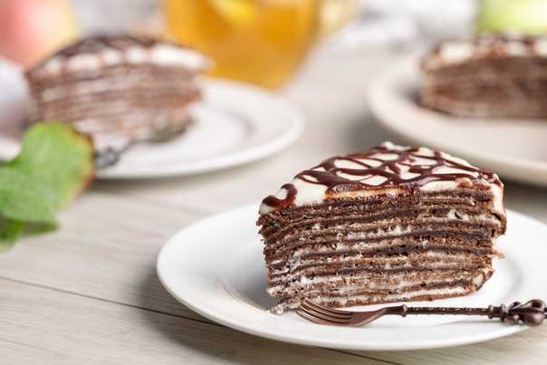 Блинный шоколадный торт: простое и оригинальное блюдо невероятной нежности и вкусноты