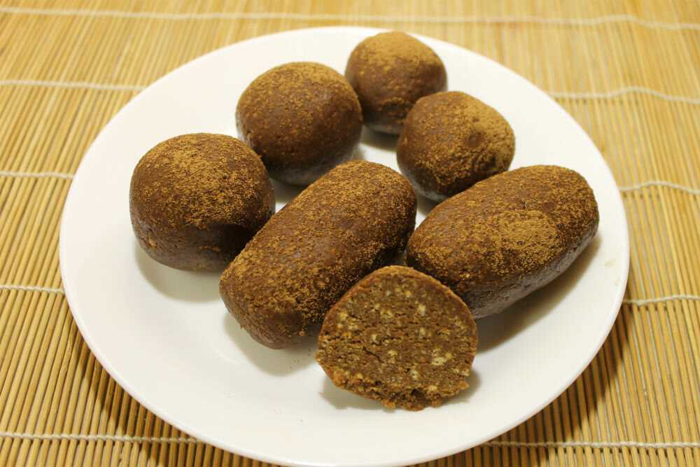 Домашнее пирожные картошка из печенья со сгущенкой с орехами рецепт с фото пошагово - 1000.menu