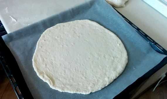 Дрожжевое тесто для пиццы в хлебопечке рецепт с фото - 1000.menu