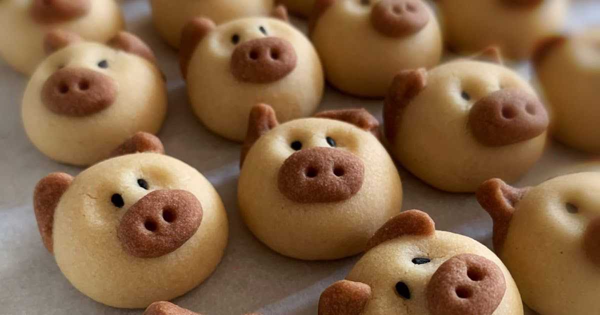 Новогоднее песочное печенье свинки