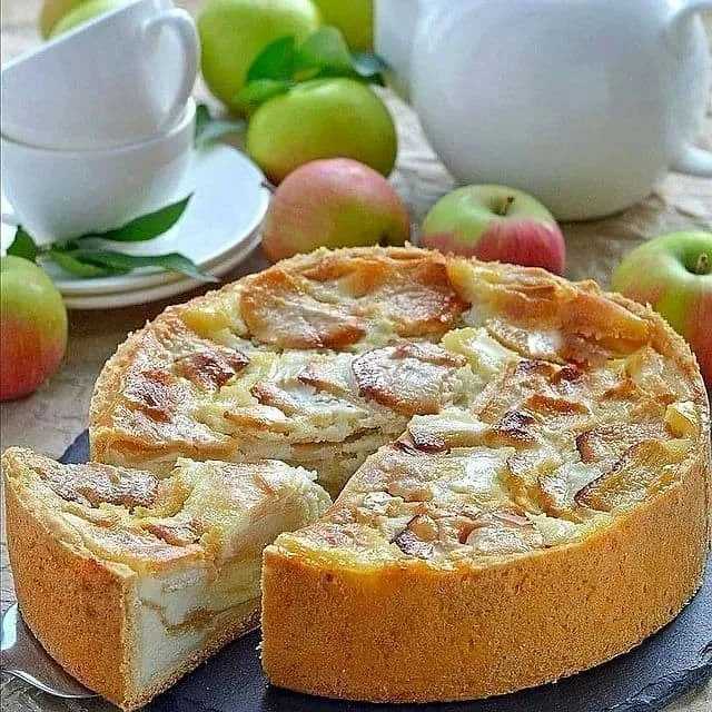 Тертый пирог с яблоками
