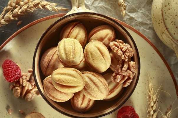 Домашнее печенье орешки на маргарине с вареной сгущенкой