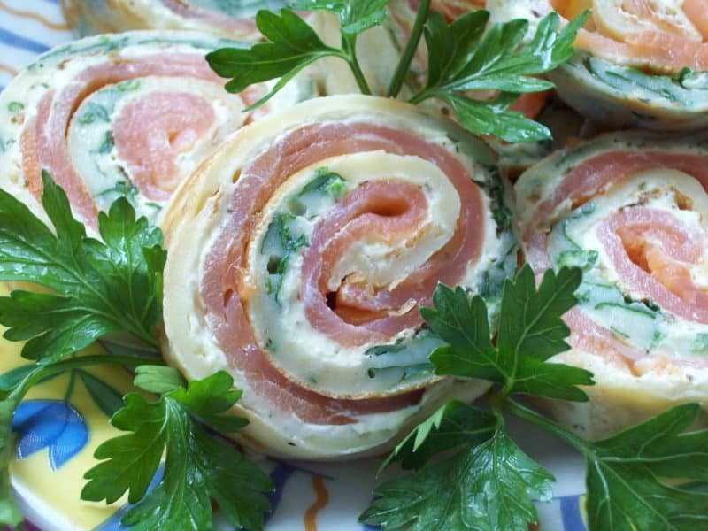 Яичный рулет с красной рыбой и сыром – 10 рецептов с фото — самый смак