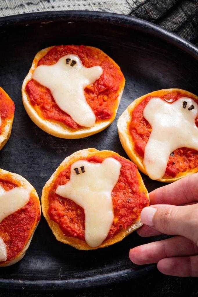 Пицца из слоеного теста на хеллоуин
