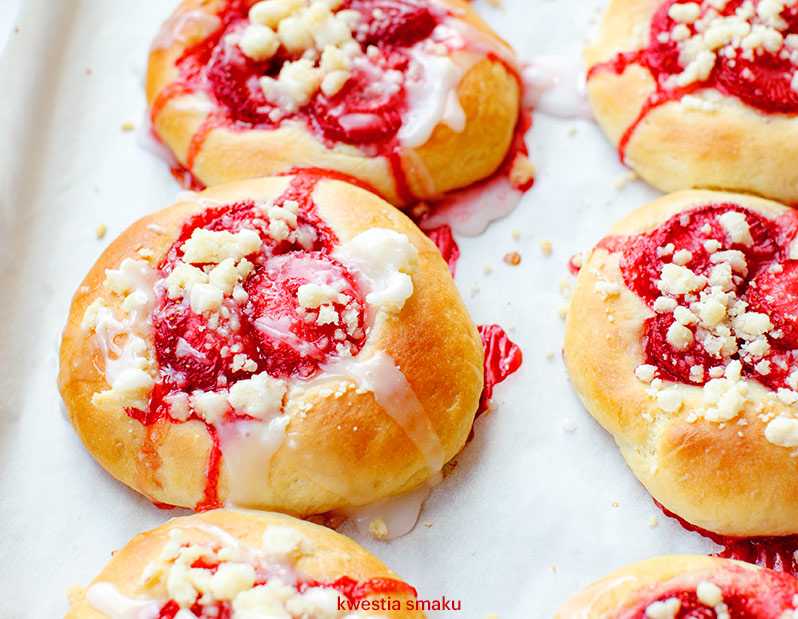 Пирожки с клубникой: 4 потрясных рецептов с фото