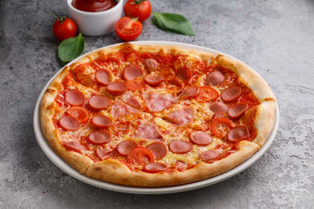 Пицца с сосисками по краям: домашние рецепты с фото, начинки