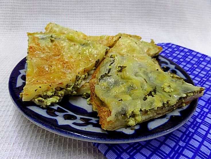 Слоеный пирог со шпинатом и сыром