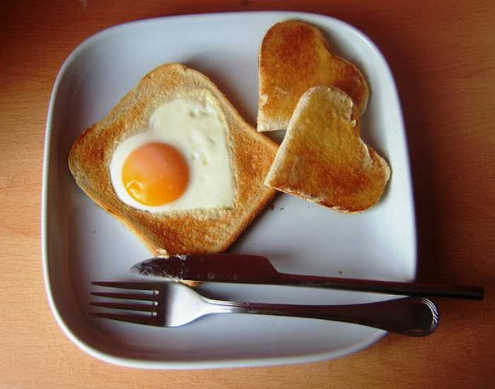 Гренки с сыром и яйцом на сковороде рецепт с фото пошагово - 1000.menu