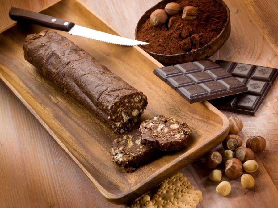 Рецепт шоколадной колбасы из печенья и какао (пошаговый)