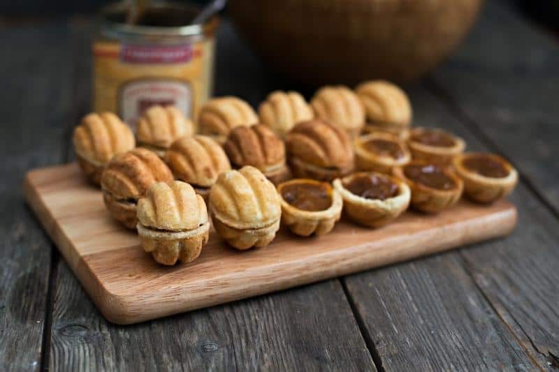 Орешки со сгущенкой – старый рецепт теста для печенья в орешнице
