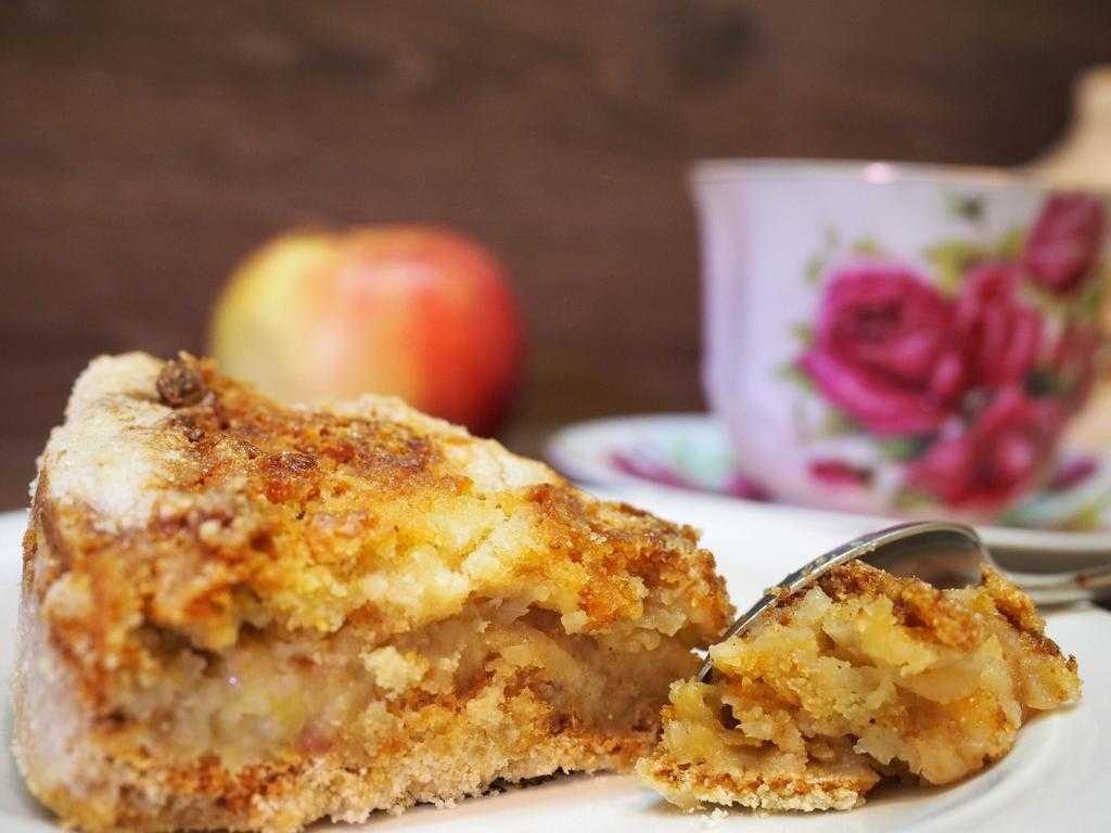 Интересные рецепты насыпного пирога с яблоками