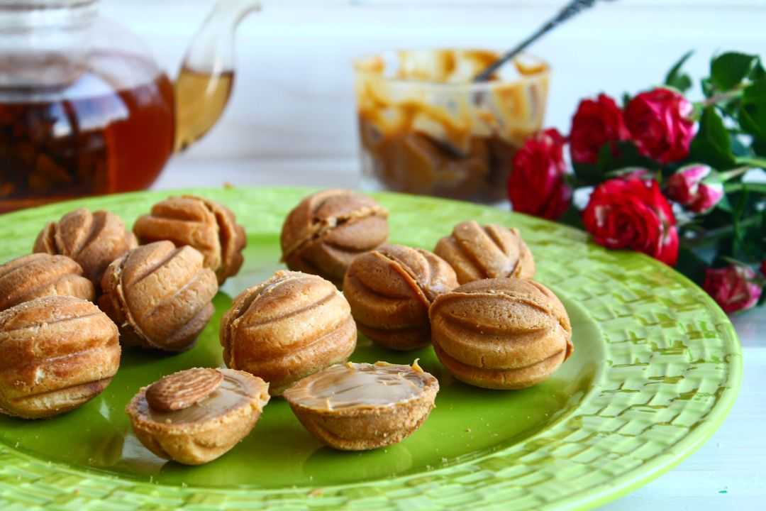 Как приготовить печенье "орешки" со сгущенкой по старому пошаговому рецепту с фото