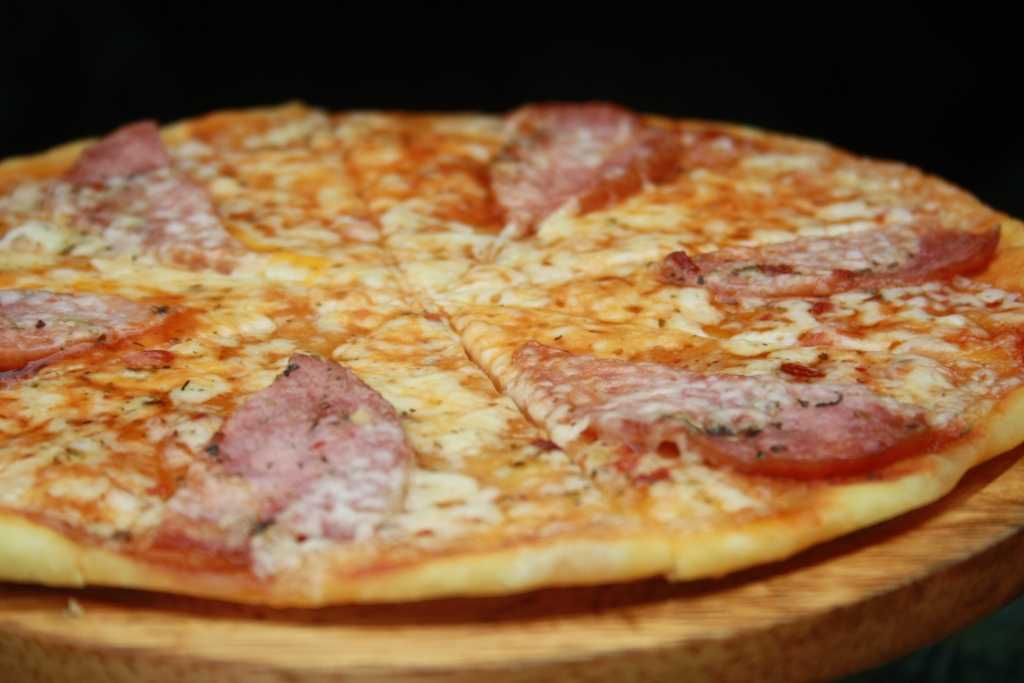 Быстрая пицца за 15 минут в микроволновке рецепт с фото пошагово - 1000.menu