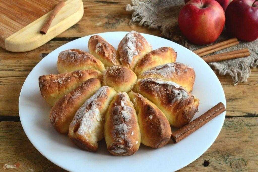 Рецепт дрожжевых пирожков с яблоками в духовке - 16 пошаговых фото в рецепте