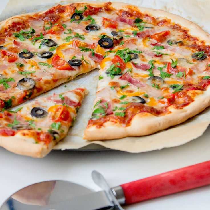 Пицца на толстом тесте - пошаговый рецепт приготовления с фото
