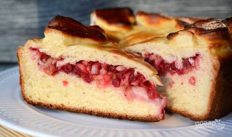Дрожжевой пирог с брусникой: простые рецепты необычного десерта