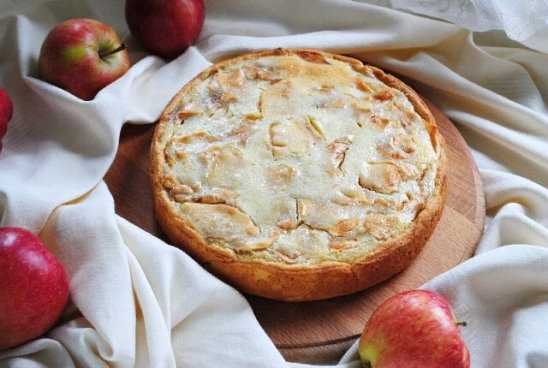 Пирог с яблоками и сметаной — 10 быстрых рецептов
