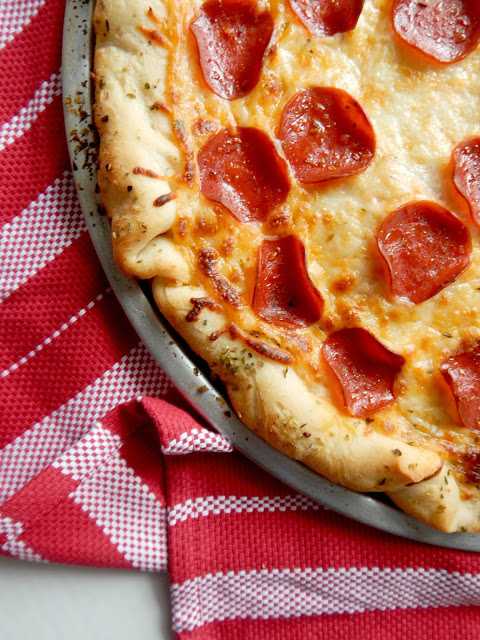 Тесто для пиццы без яиц – 6 быстрых и вкусных рецептов