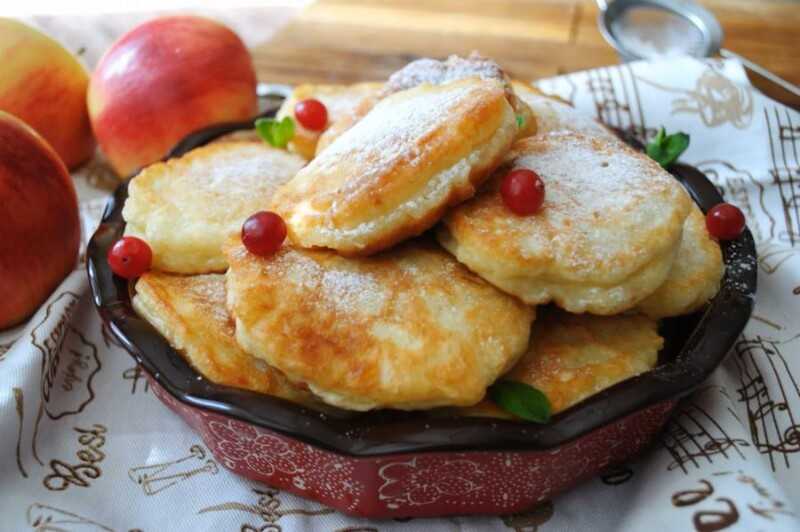 Пышные оладьи с яблоками на кефире: рецепт с фото