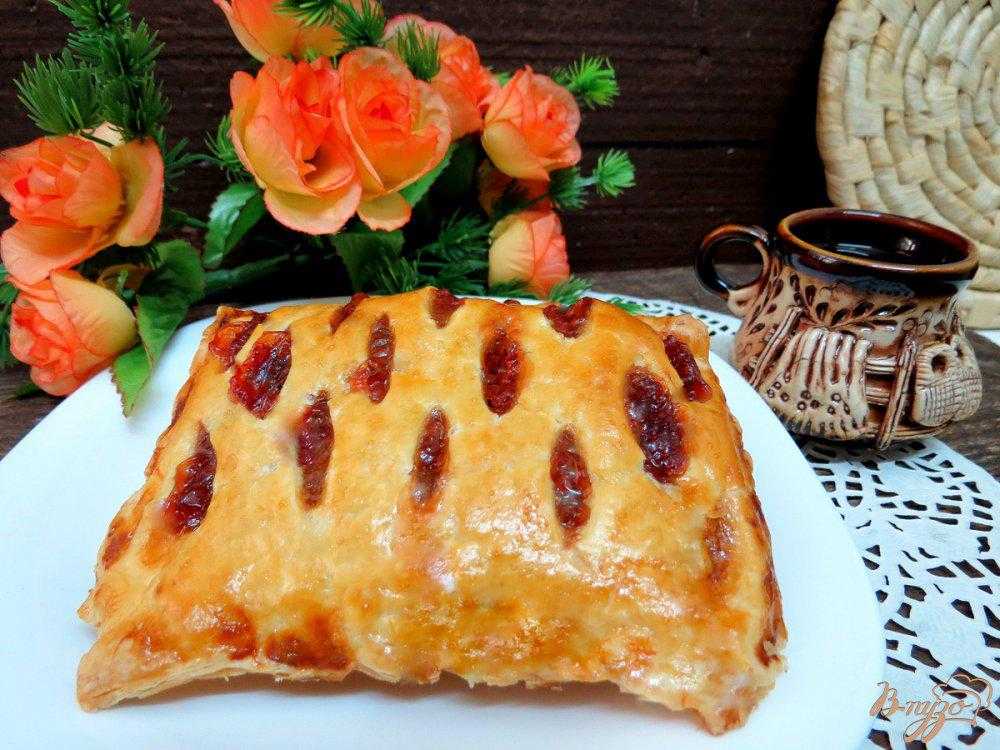 Пирог из слоеного теста с начинкой из груши и сыра рецепт с фото пошагово и видео - 1000.menu