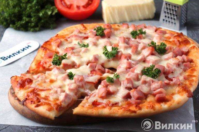 Домашняя  пицца с колбасой и сыром - 98 рецептов - 1000.menu